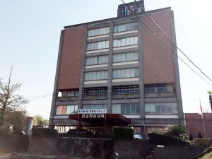 習志野市の旧庁舎。新庁舎は建設中