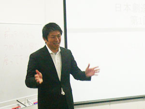 参加者を前に熱く語る神谷宗幣氏