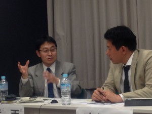 講師の西宮府中市議（左）と東洋大PPP研究センターの岡田氏（右）
