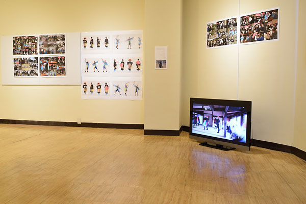 田植え踊りの継承に取り組む中学生の姿を記録展示