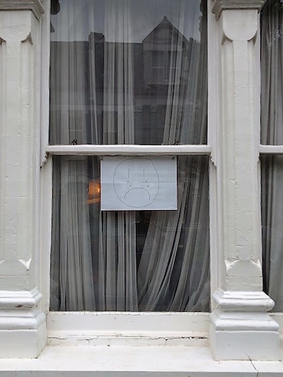 EU離脱に反対する住民が家の窓に張り出したポスター