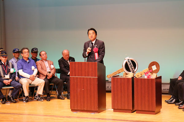 出発式で挨拶する野田義和 東大阪市長