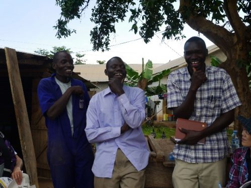 笑顔で今後の夢を語るウガンダの元少年兵たち