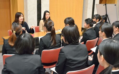 女性職員増やせ　鹿児島県が初の限定採用説明会