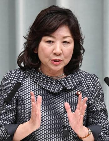 野田総務相、自民総裁選に意欲　来年「必ず出る」