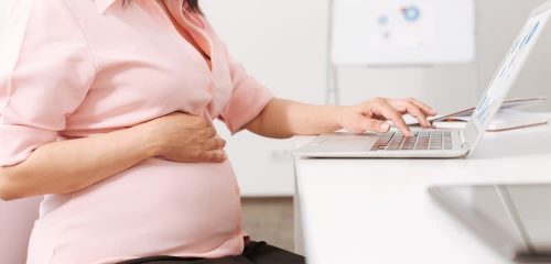 妊娠したら“職務放棄”？　女性議員が育休を取る方法
