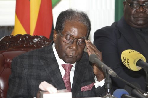 ジンバブエ、ムガベ大統領が辞任　実権37年に幕、欧米が独裁批判