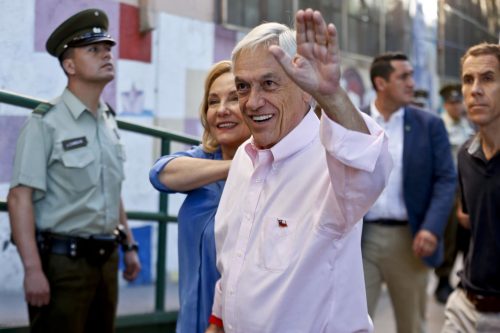 チリ大統領にピニェラ氏　中道右派前職が返り咲き