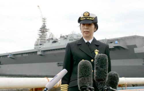 女性初の海自護衛隊司令が着任　「非常に身の引き締まる思い」
