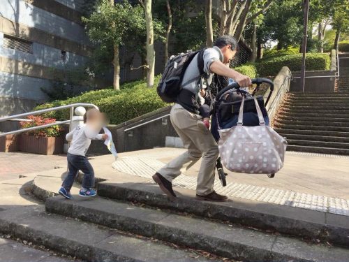 通路の幅や段差 喫煙所は誰目線 遠藤ちひろ市議のベビーカー初体験 多摩センター 後編 政治 選挙プラットフォーム 政治山