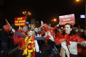 国名変更の国民投票は不成立　マケドニア、解散選挙も