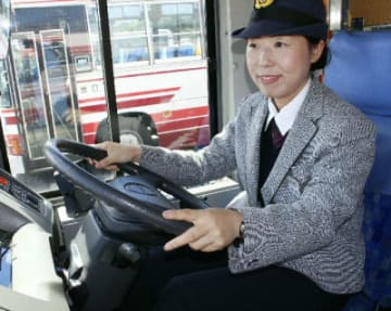 バス運転士、人材確保へ 各社あの手この手