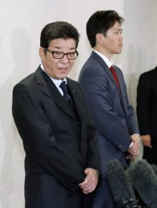 大阪府知事と市長、辞職も選択肢　都構想に向け統一選と同日選検討