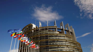 EU、男性も10日間の産休可 育休2カ月を有給に